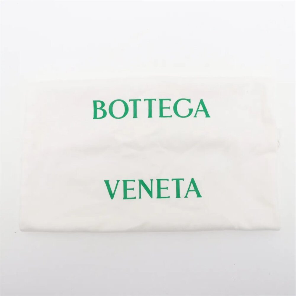 Sold out ❌Bottega Veneta Maxi Intrecciato padded cassette Leather Shoulde - Picture 9 of 9